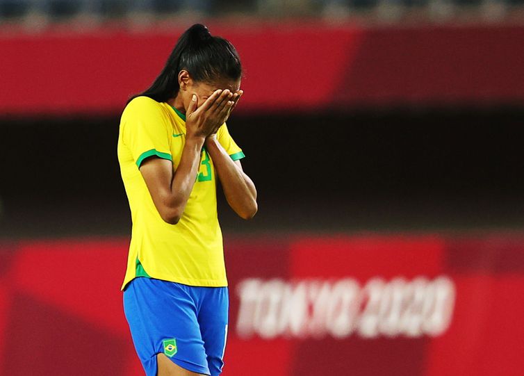 Bruna Benites lamenta derrota da seleção feminina de futebol do Brasil contra o Canadá na Olimpíada de Tóquio