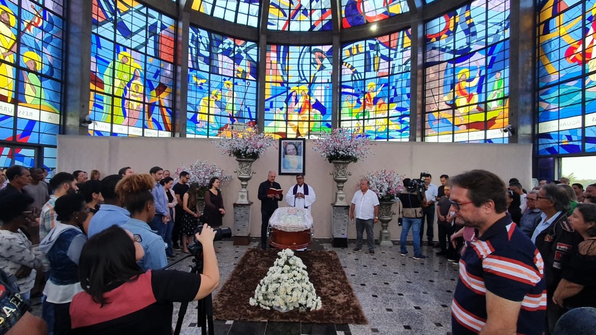 Corpo da educadora Ana Cardoso Maia de Olivera é sepultado em Presidente Prudente
