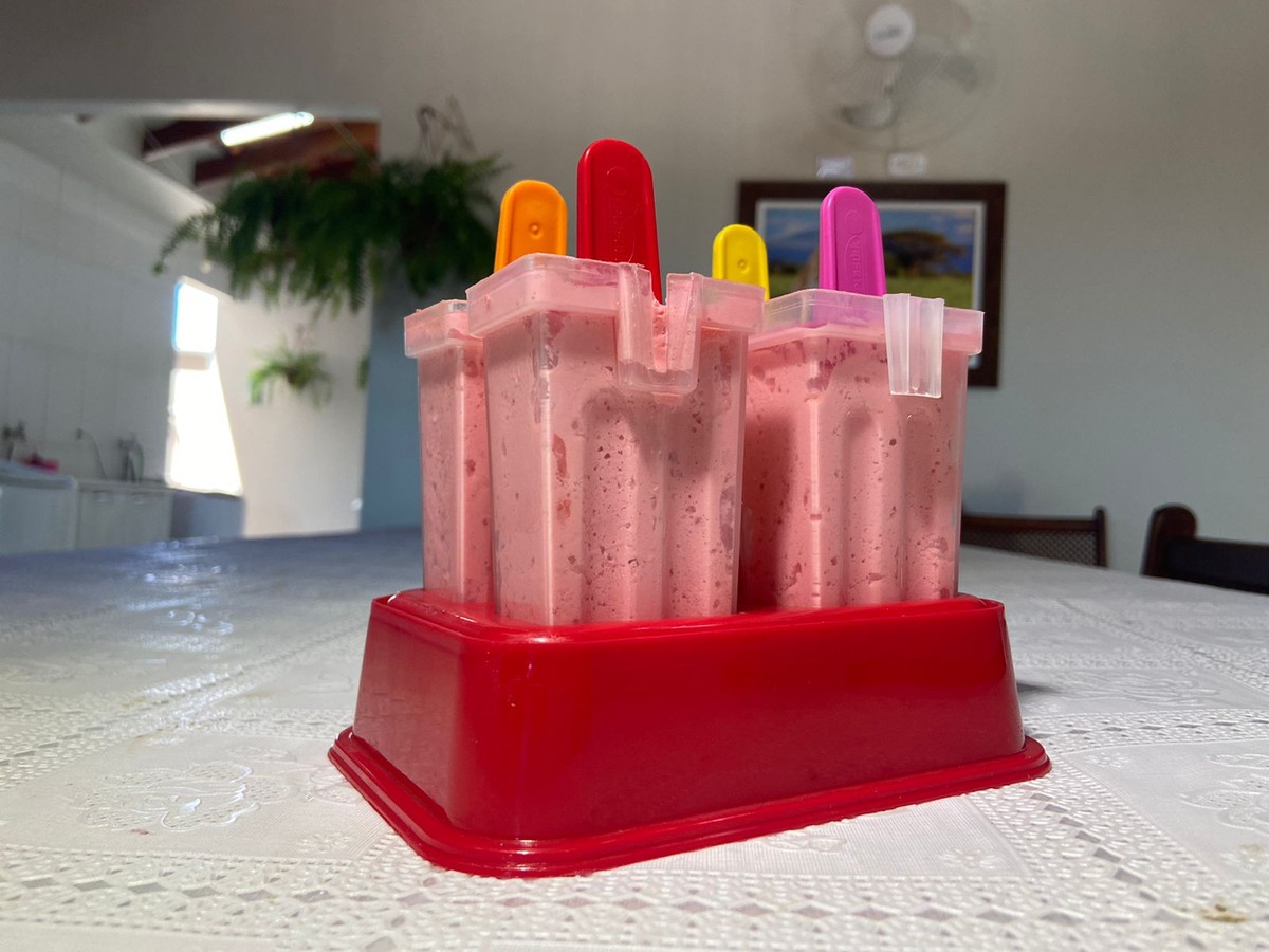 Picolé gourmet de morango é opção de sobremesa deliciosa e refrescante