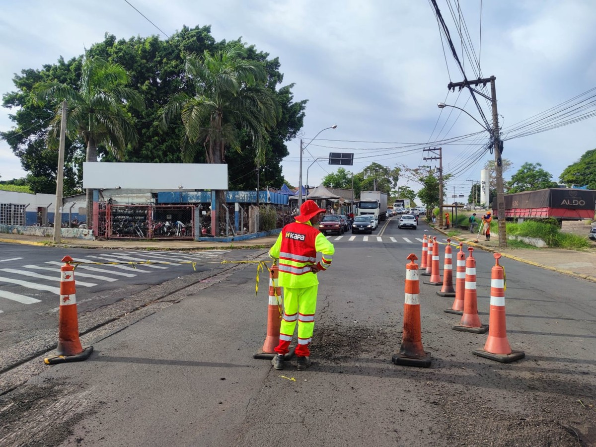 Reformas na Rua Antônio Rodrigues causam interdição parcial da via em Presidente Prudente