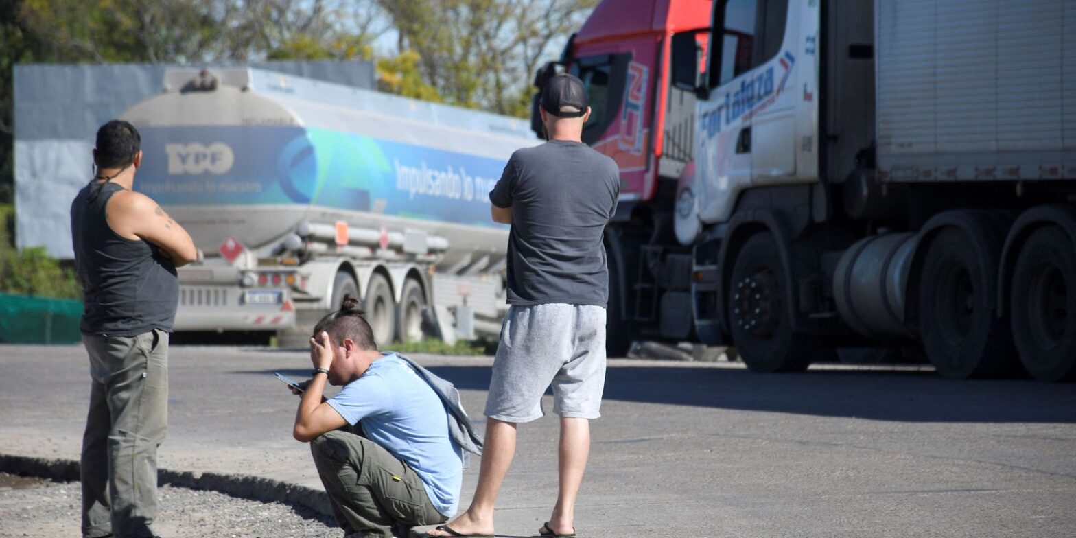 Aeroportos podem sofrer desabastecimento de combustível, alerta Abear