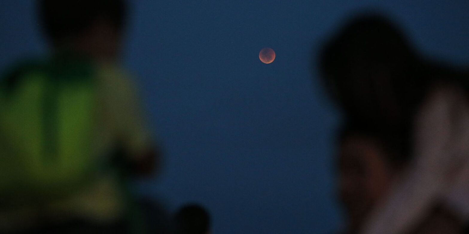 Eclipse lunar terá Lua de Sangue na madrugada desta terça-feira