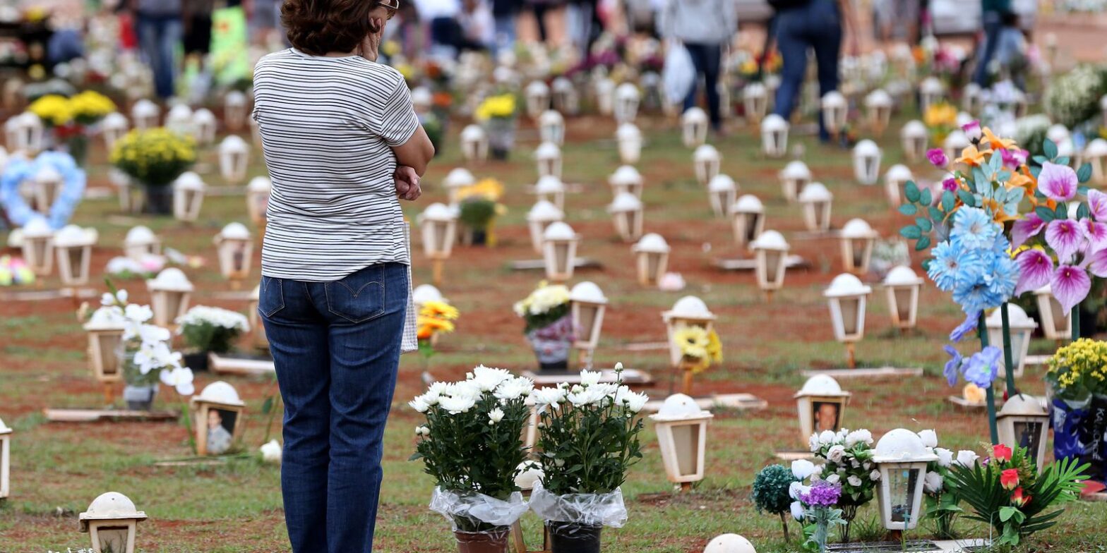 Em São Paulo, 1,5 milhão de pessoas devem visitar cemitérios