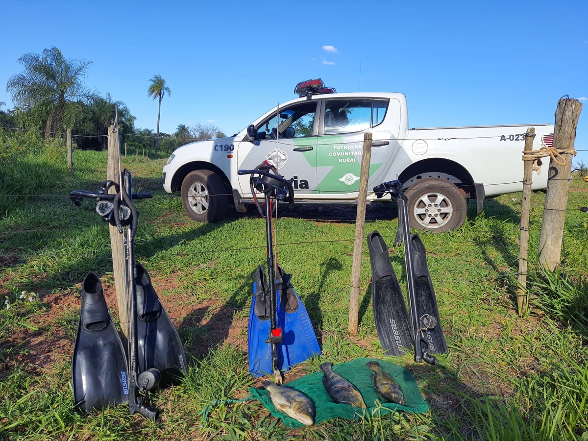 Homem é multado em mais de R$ 1 mil por pesca predatória durante período de Piracema, em Rosana