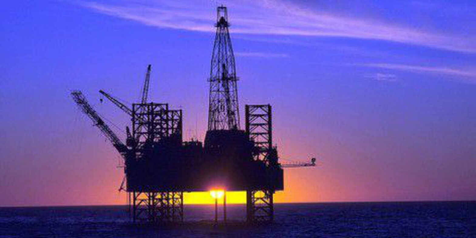 Plataforma da Petrobras deixa estaleiro para operar na Bacia de Campos