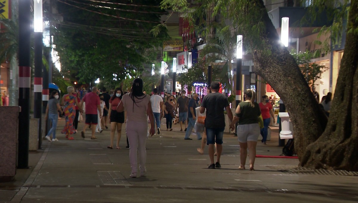 Comércio de Presidente Prudente abre no período noturno a partir do dia 12 de dezembro de olho nas vendas do Natal