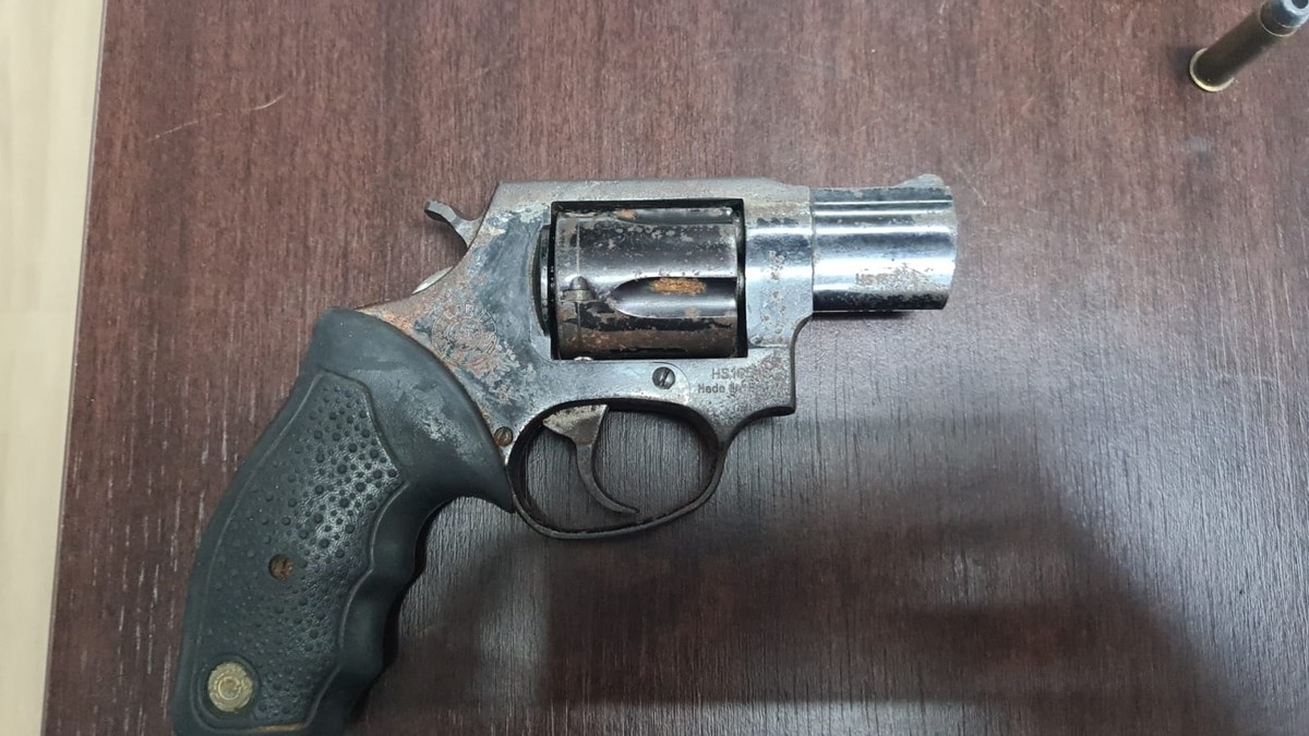 Rapaz de 19 anos é preso por tráfico de drogas e posse de arma de fogo no Jardim Monte Alto, em Presidente Prudente