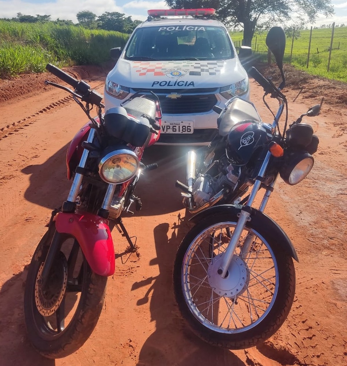 Menos de uma semana após furtos, Polícia Militar recupera quatro motos em Anhumas