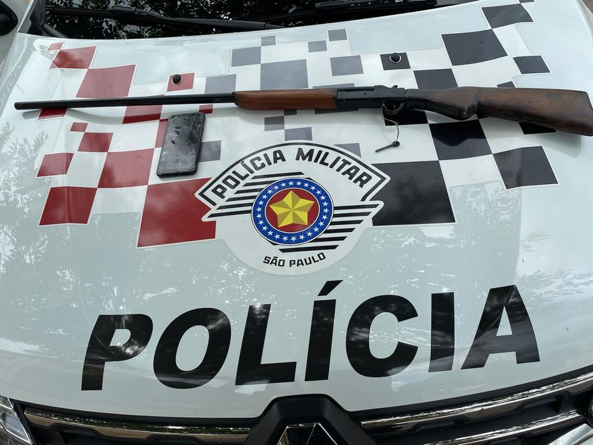 Após bater em veículo, homem é preso por embriaguez ao volante e porte ilegal de arma em Osvaldo Cruz