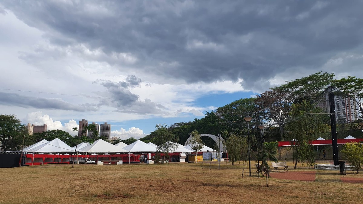 Vila Natal encerra atividades nesta quinta-feira na Praça do Centenário, em Presidente Prudente