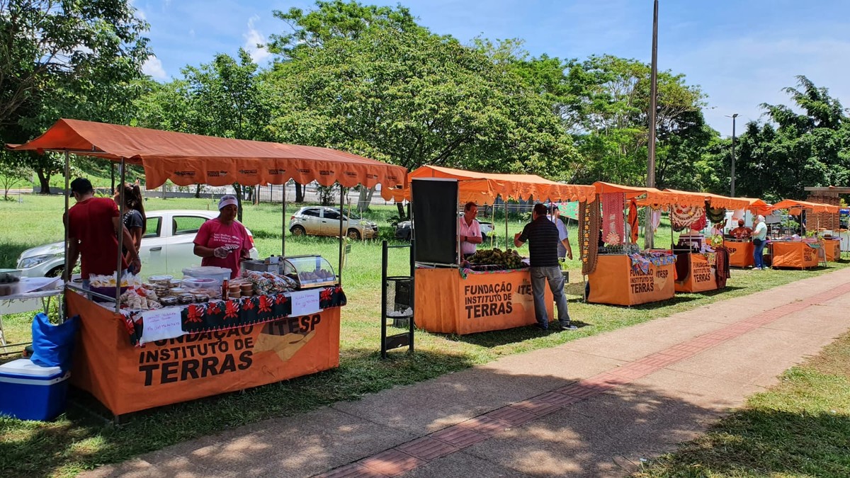 Assentados da reforma agrária participam de Feira da Agricultura Familiar no Parque do Povo, em Presidente Prudente