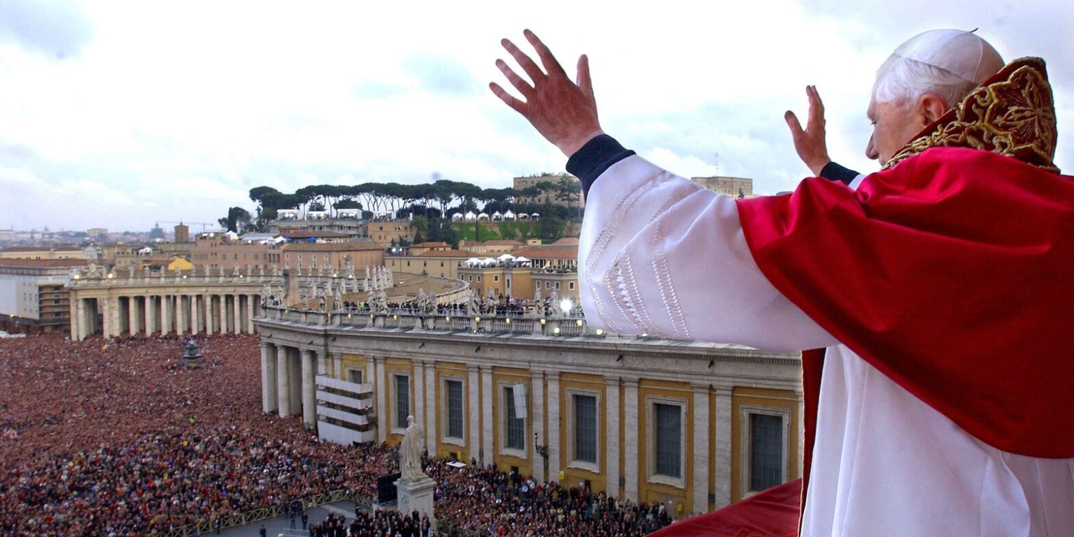 Autoridades políticas e católicas lamentam morte de Bento XVI