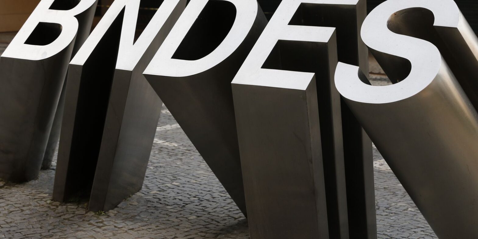 Comunicações e BNDES unem-se para ampliar acesso à banda larga no país