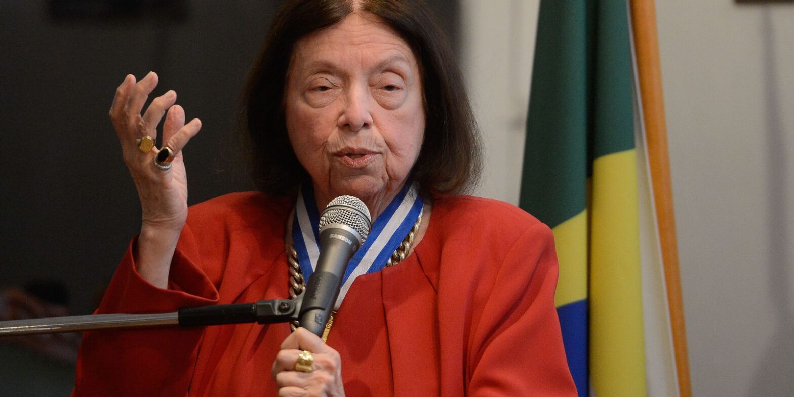 Corpo de Nélida Piñon deve chegar ao Brasil semana que vem, diz ABL