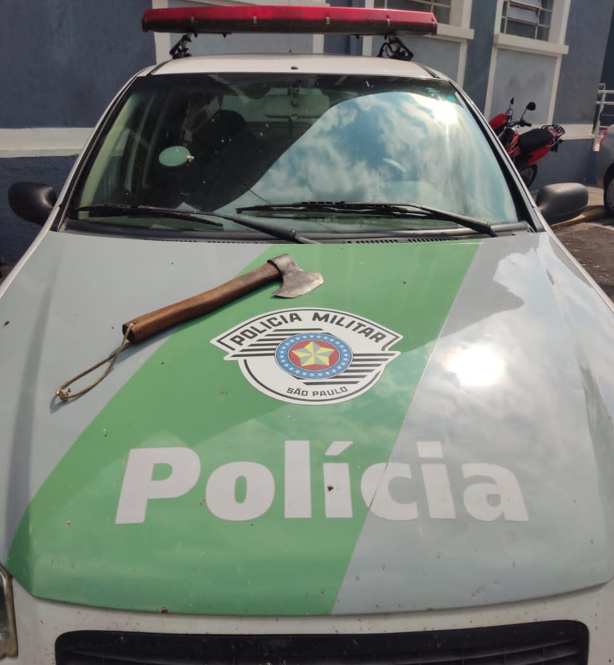 Morador do Jardim Humberto Salvador leva multa de R$ 6 mil e responderá criminalmente após matar cachorro a golpes de machadinha