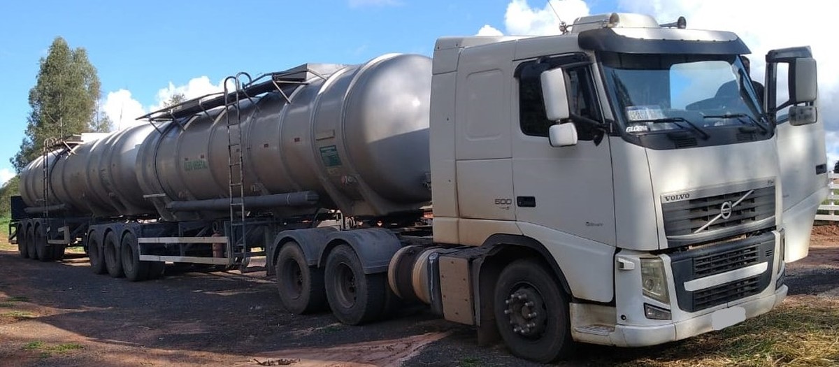Motorista de caminhão diz ter carga de óleo avaliada em mais de R$ 340 mil roubada e é preso em flagrante por falsa comunicação de crime, em Dracena