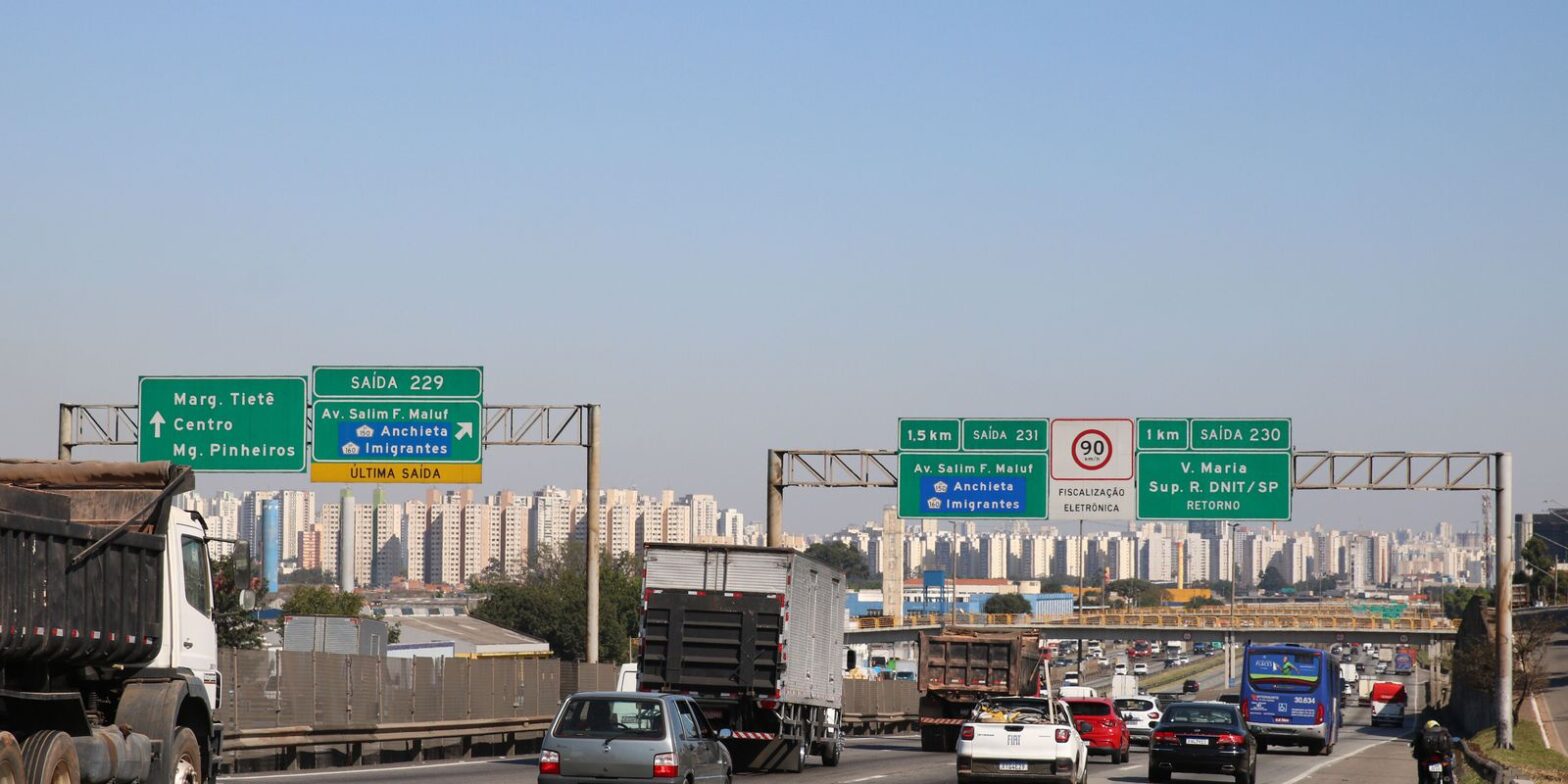 SP: 2,2 milhões de veículos devem deixar a capital no fim de ano