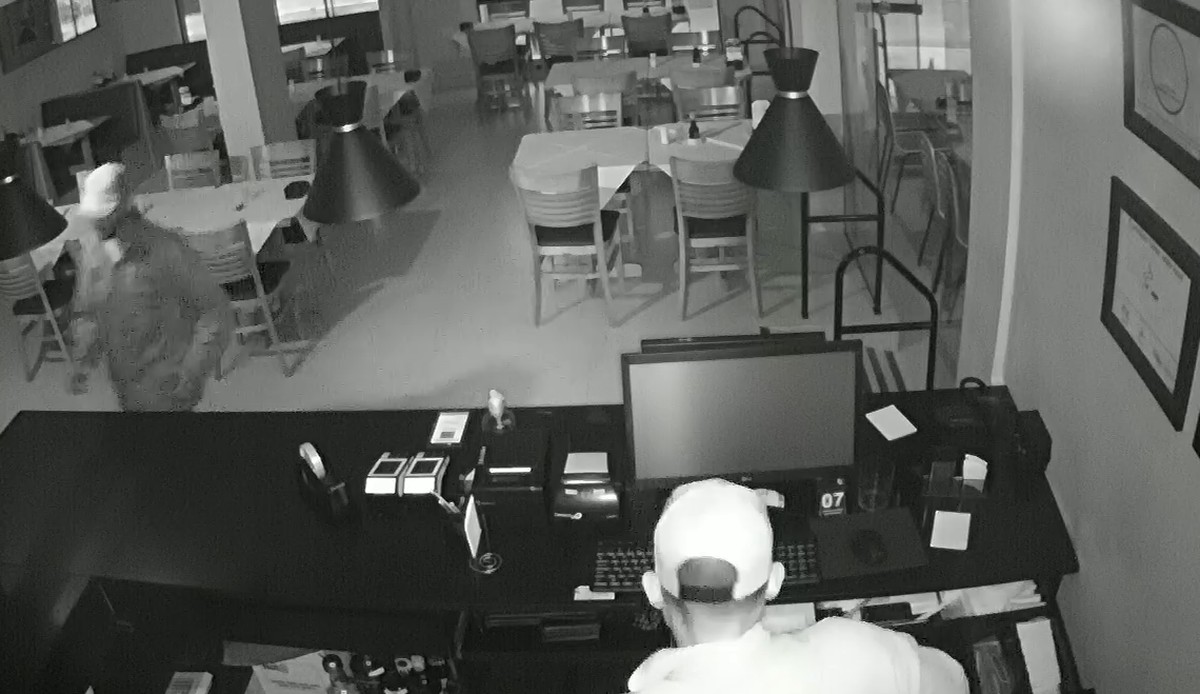 Ladrões furtam 15 garrafas de uísque de restaurante no Jardim Bela Dária, em Presidente Prudente