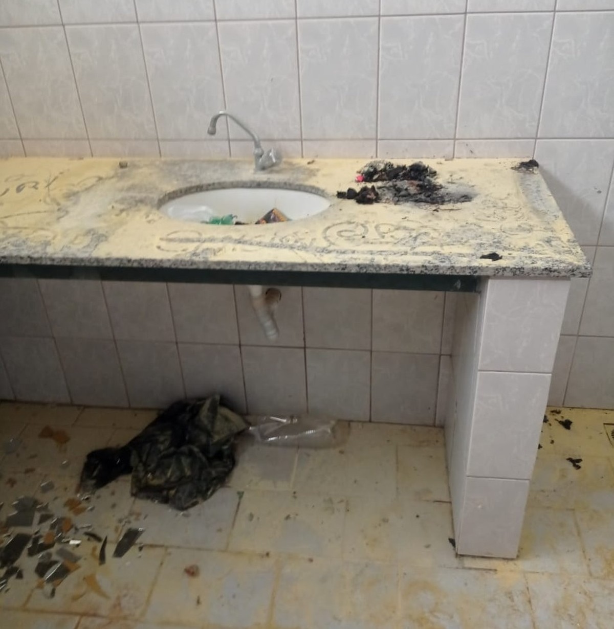 Polícia Civil investiga vandalismo em banheiro público de Centro de Lazer, em Flórida Paulista