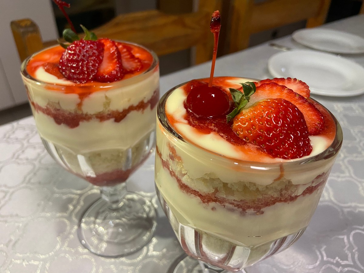 Bolo na Taça Real com frutas vermelhas é ótima opção de sobremesa para dividir com a família