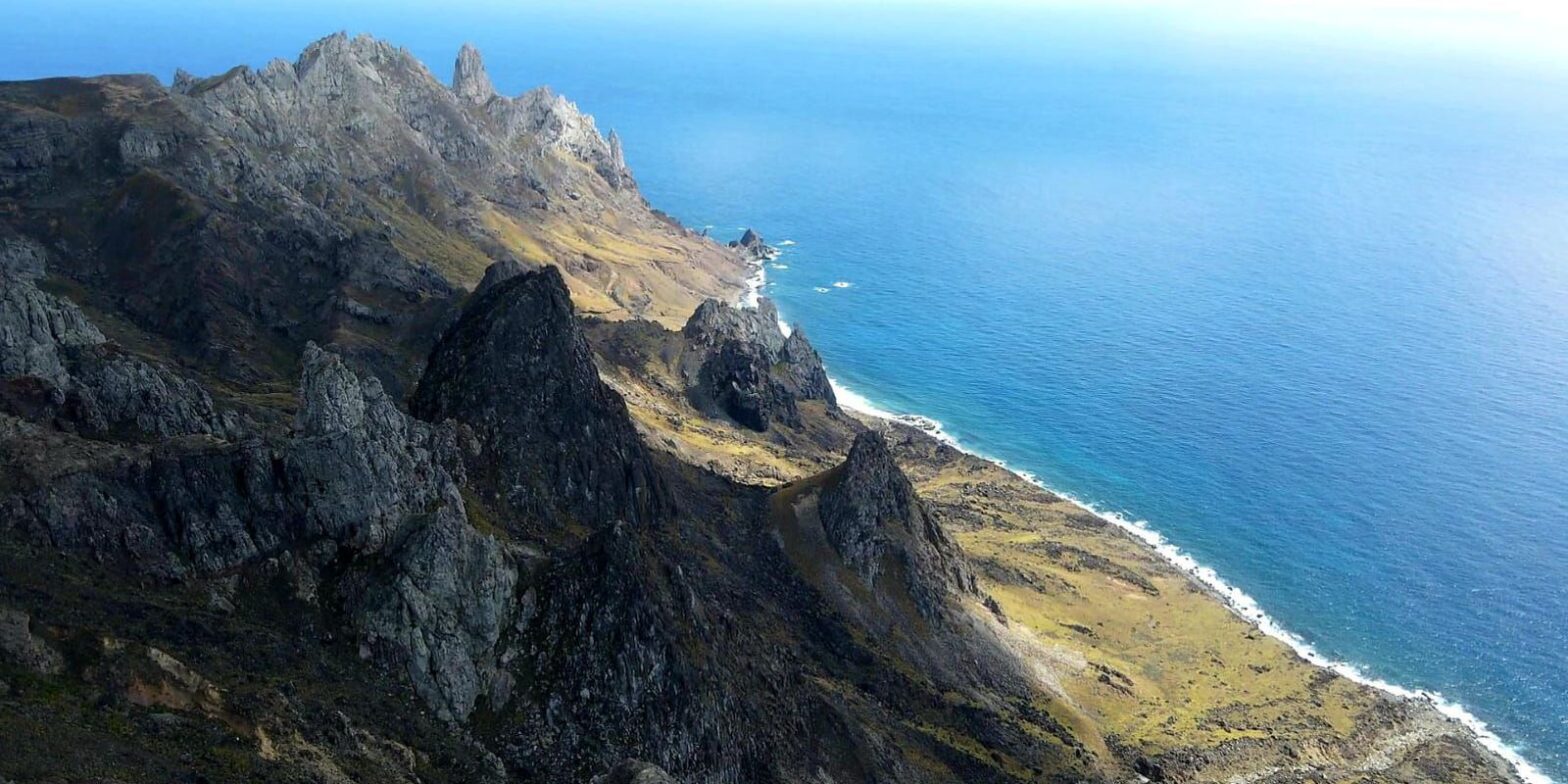 Estudo encontra rochas compostas de plástico na Ilha da Trindade