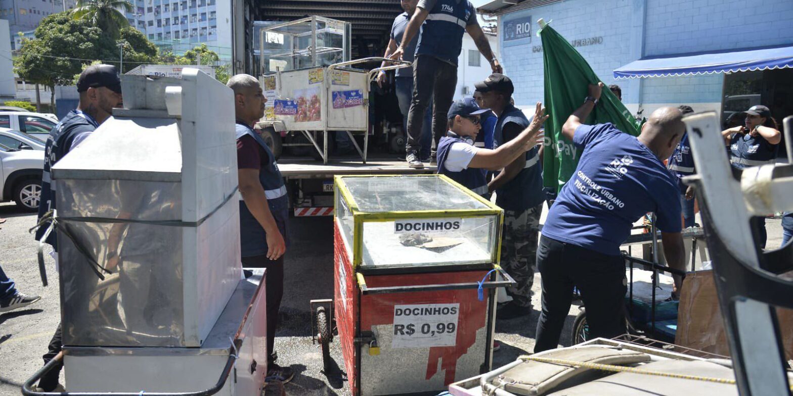 Fiscalização apreende mercadorias contaminadas em Copacabana
