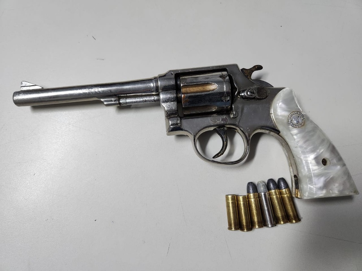 Após discutir em bar e efetuar dois disparos para cima, homem é preso por posse ilegal de arma na Vila Líder em Presidente Prudente