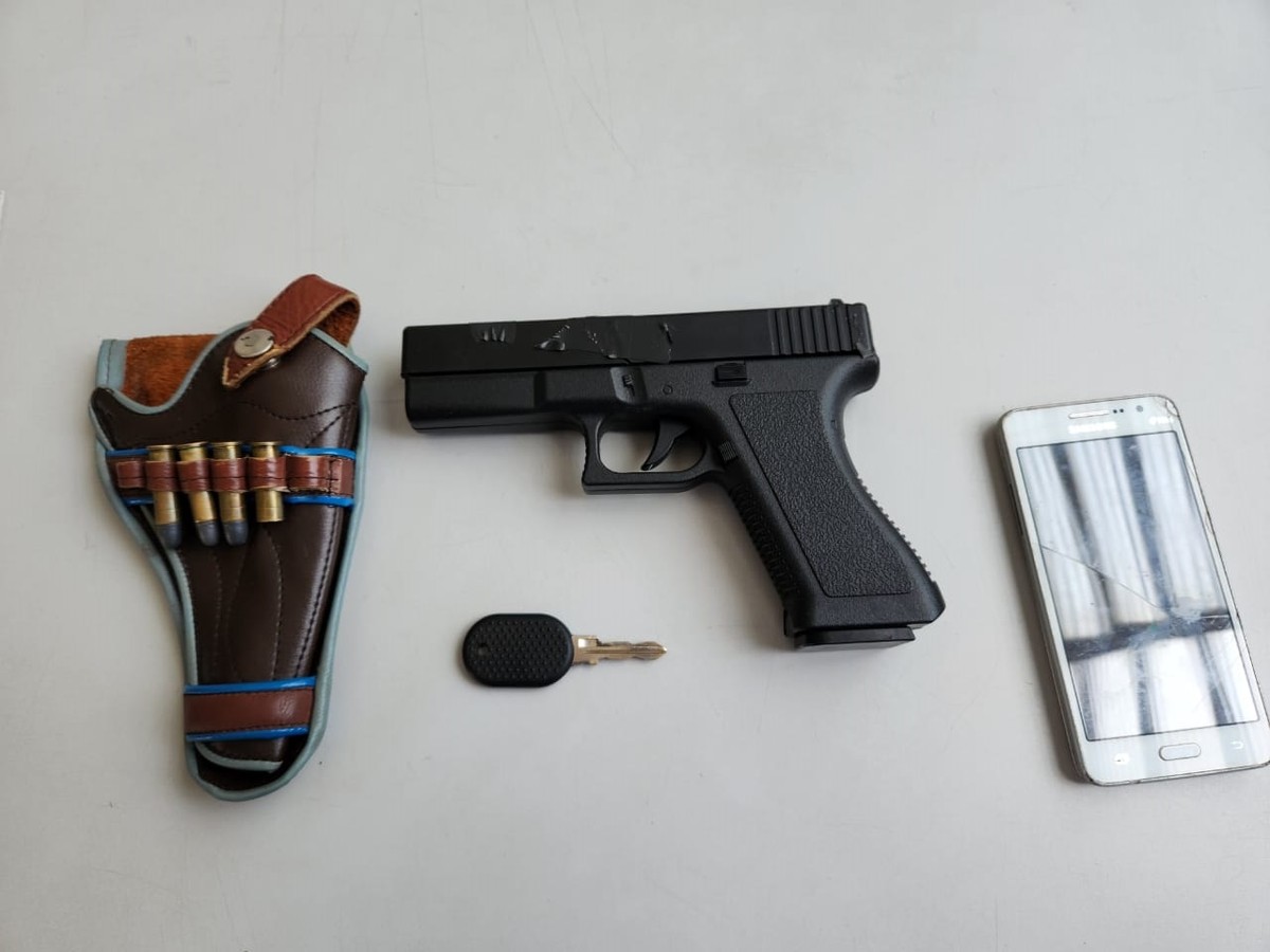 Após ouvir disparos de arma, Polícia Militar prende suspeito de furtar veículo e roubar R$ 4 mil de uma residência, em Presidente Prudente