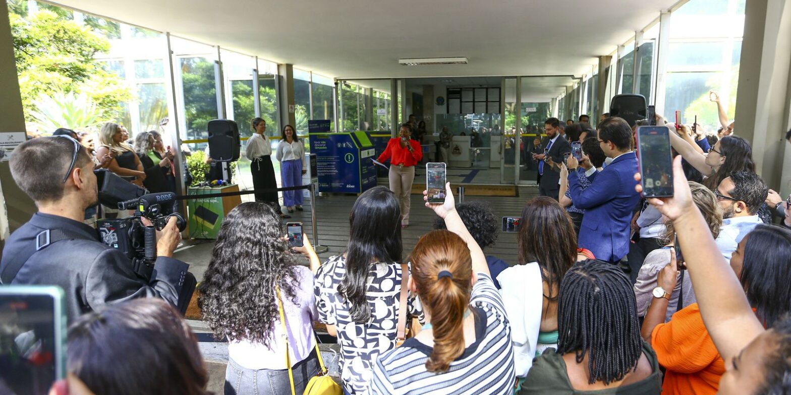Discurso cantado marca recriação do Ministério da Cultura
