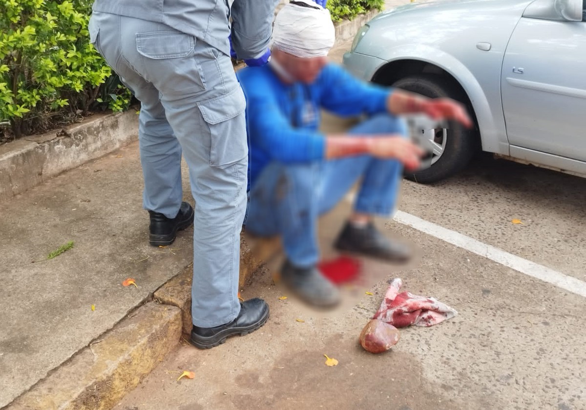 Em briga motivada por garrafa de cachaça, morador de rua acaba preso após acertar pedradas na cabeça de homem em Pirapozinho
