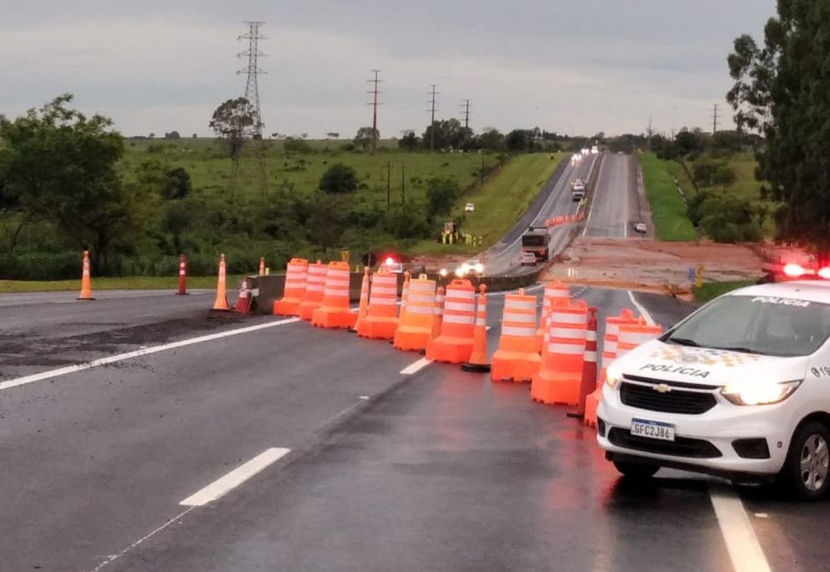 Em menos de uma semana, trecho da Rodovia Raposo Tavares volta a ser interditado após nova invasão de lama em Caiuá