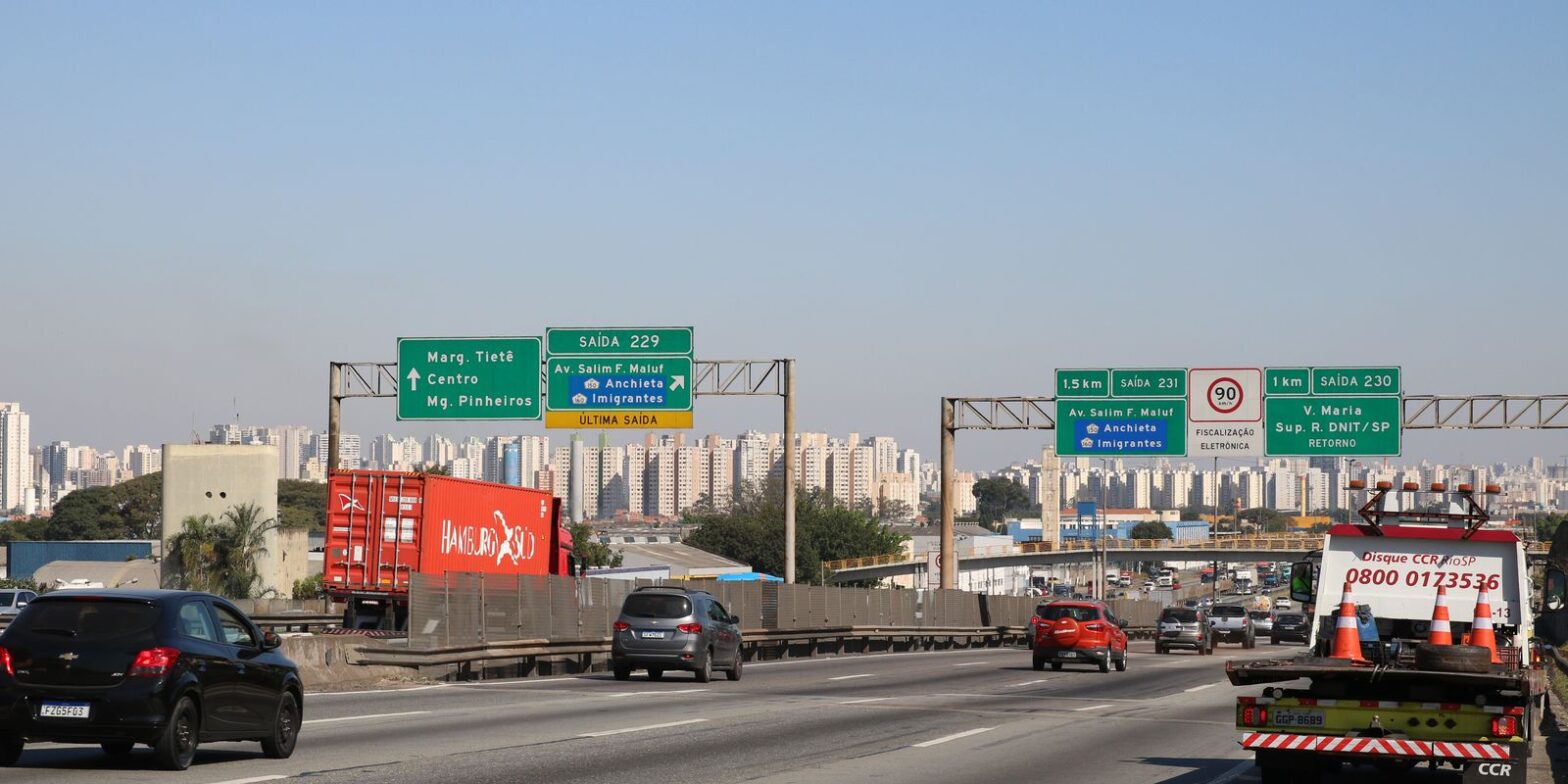 Aniversário de São Paulo movimenta rodovias para interior e litoral