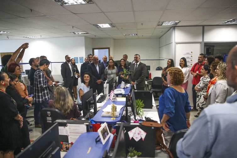 O ministro da Secretaria de Comunicação Social da Presidência, Paulo Pimenta,fala à Agência Brasil
