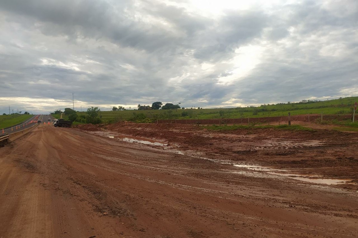 Rodovia Raposo Tavares tem nova concentração de lama em Caiuá e limpeza de trecho entra no quarto dia consecutivo