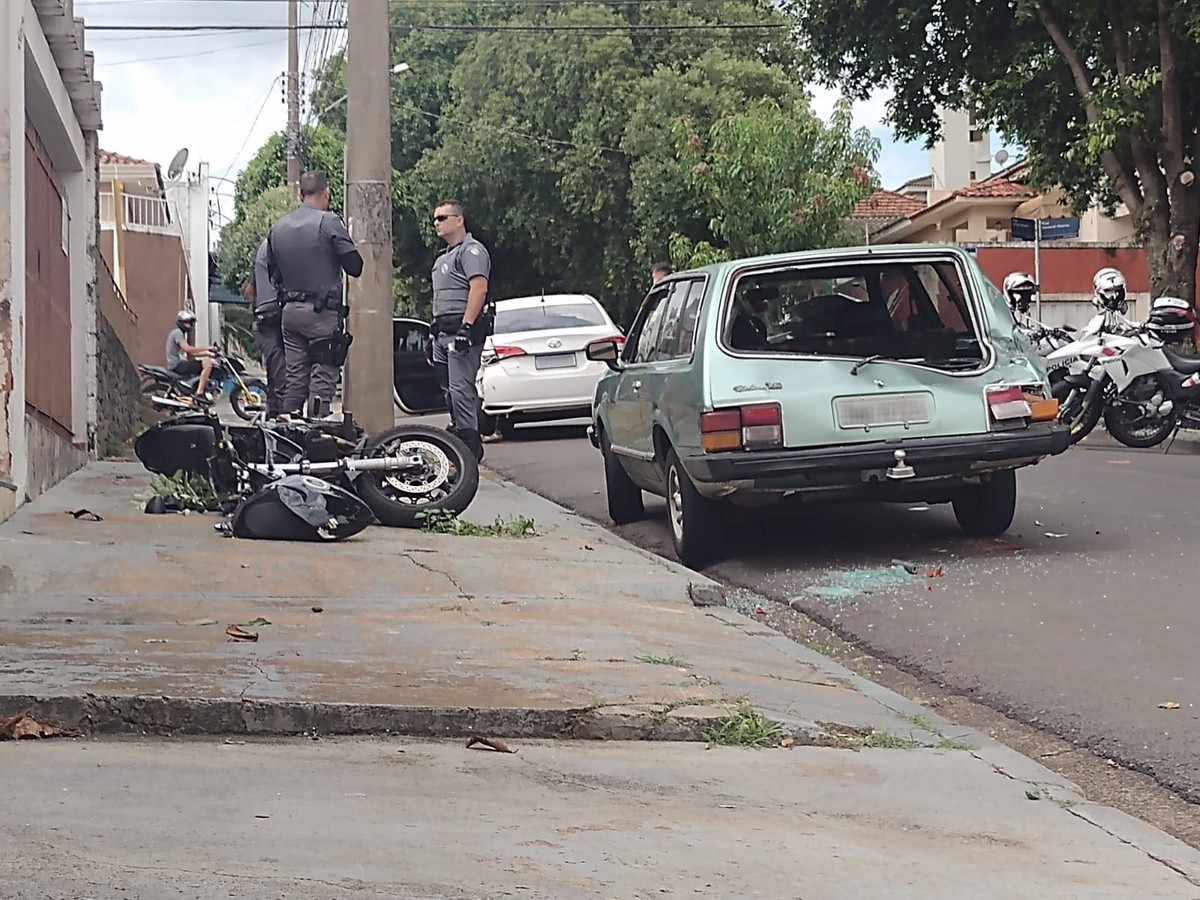Motociclista fica ferido ao envolver-se em colisões com dois carros em Presidente Prudente