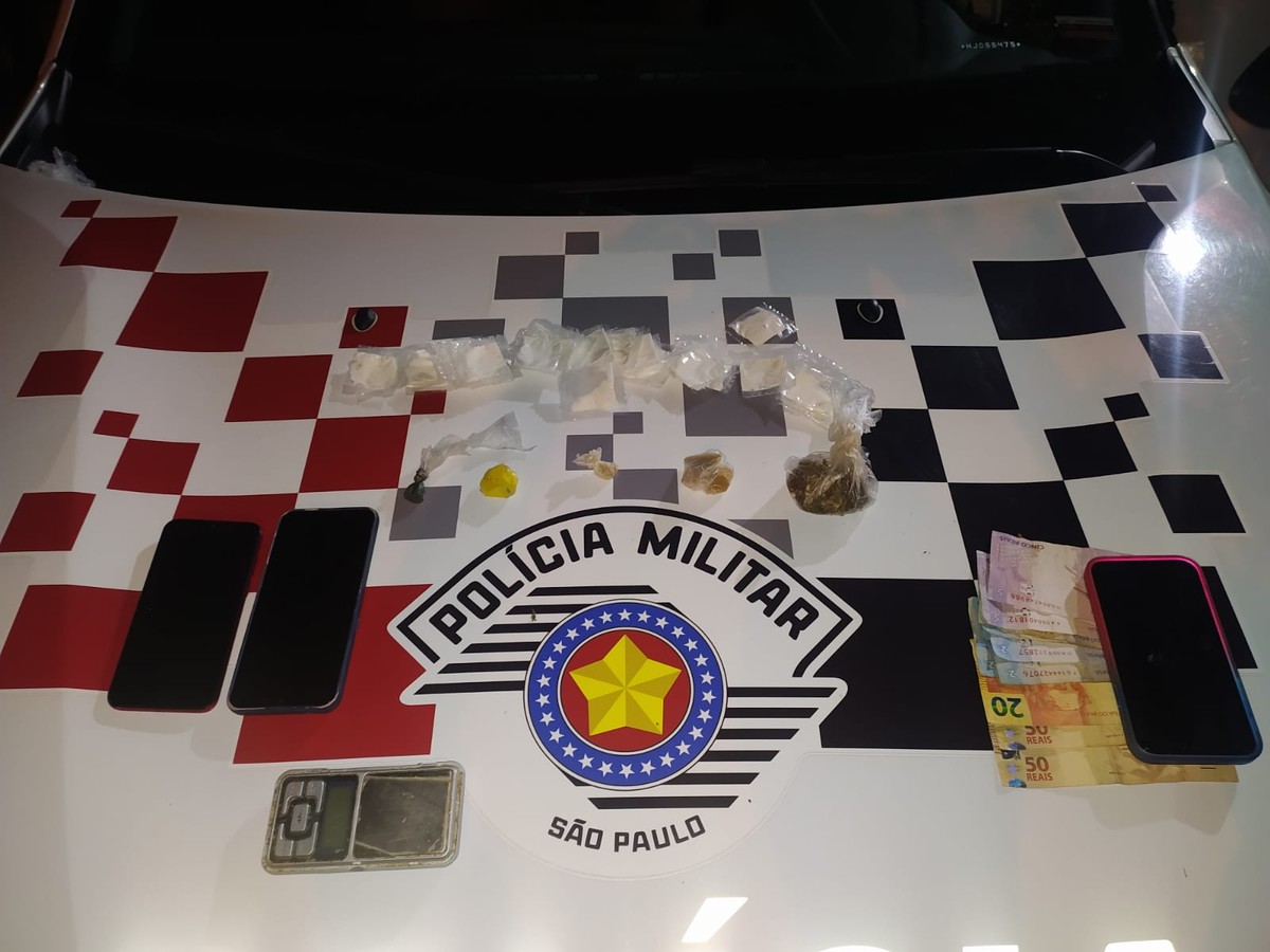 Com porções de crack, cocaína e maconha, adolescente de 16 anos é apreendido por tráfico de drogas, em Osvaldo Cruz