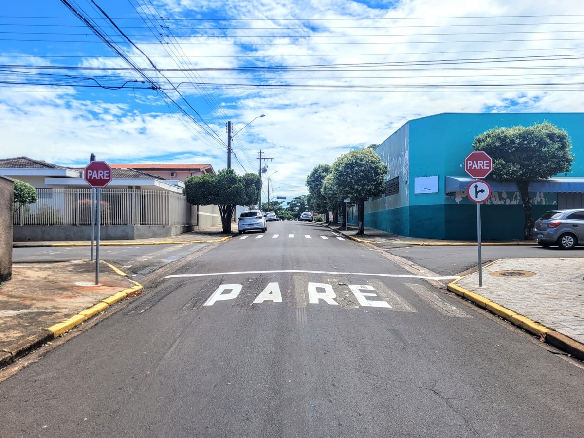 A pedido de moradores, preferência entre as Ruas 12 de Outubro e Prudente de Moraes é alterada, em Presidente Prudente