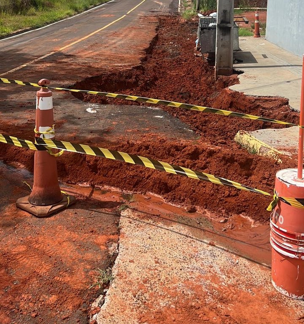 Após reportagem do g1, cratera em rua do Jardim Santa Fé recebe reparos em em menos de 24h, em Presidente Prudente