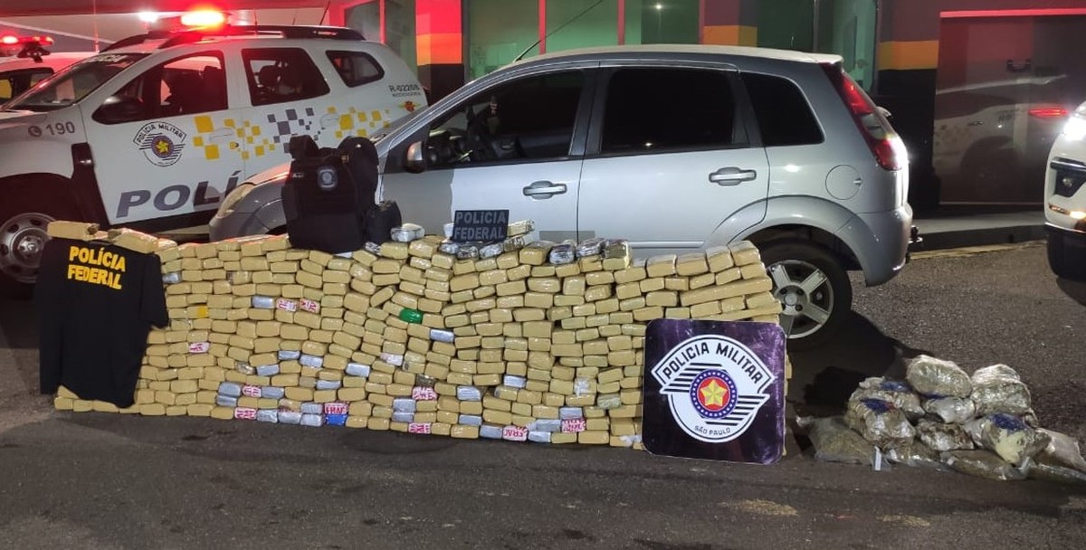 Polícia Federal apreende quase meia tonelada de maconha e skank durante Operação Carnaval, em Presidente Venceslau