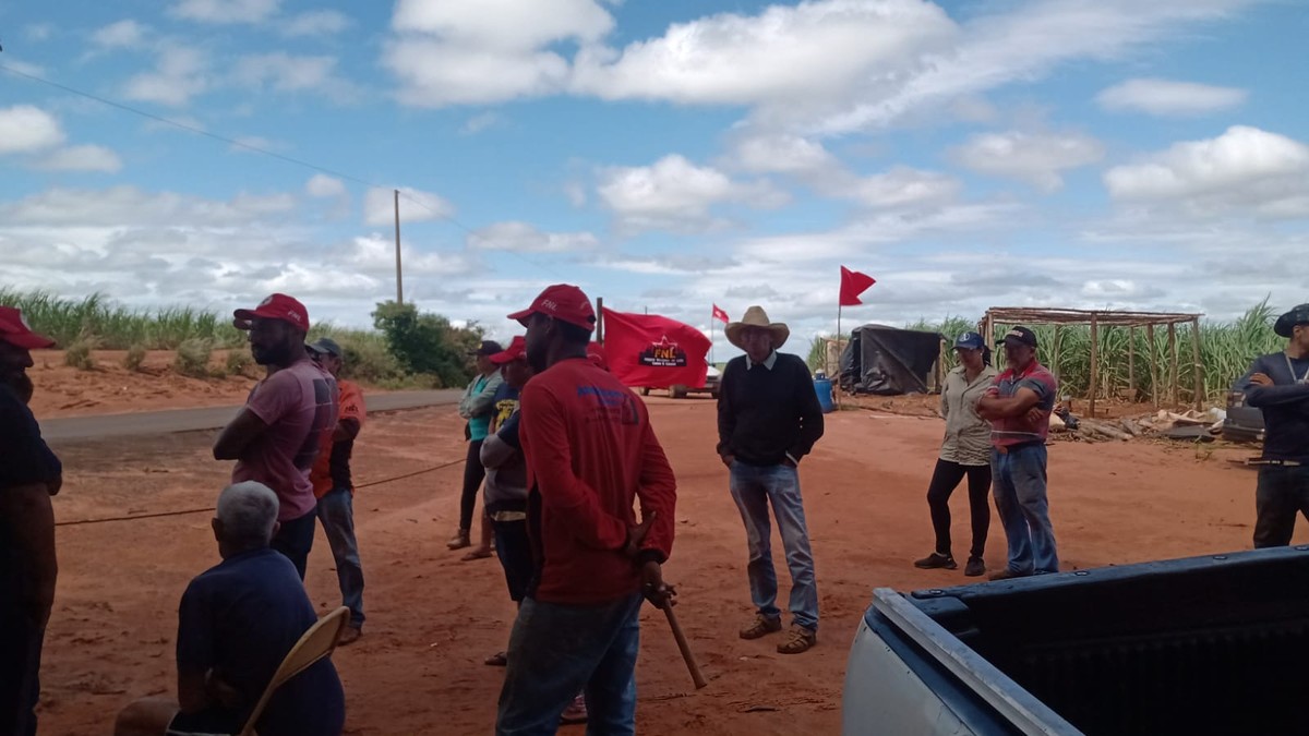 Em segundo dia consecutivo, integrantes da Frente Nacional de Luta Campo e Cidade realizam nova ocupação de terra em fazendas do Oeste Paulista