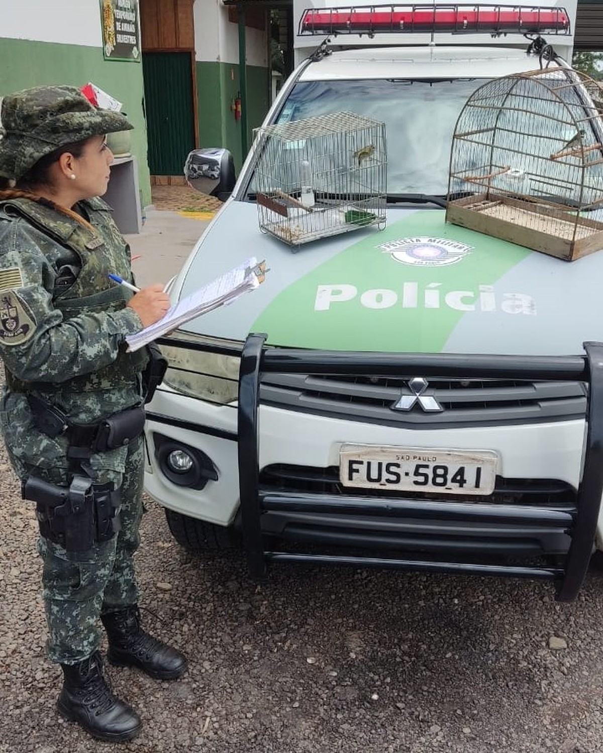 Durante fiscalização de rotina, homem é autuado em R$ 1 mil por manter aves silvestres em cativeiro, em Presidente Prudente