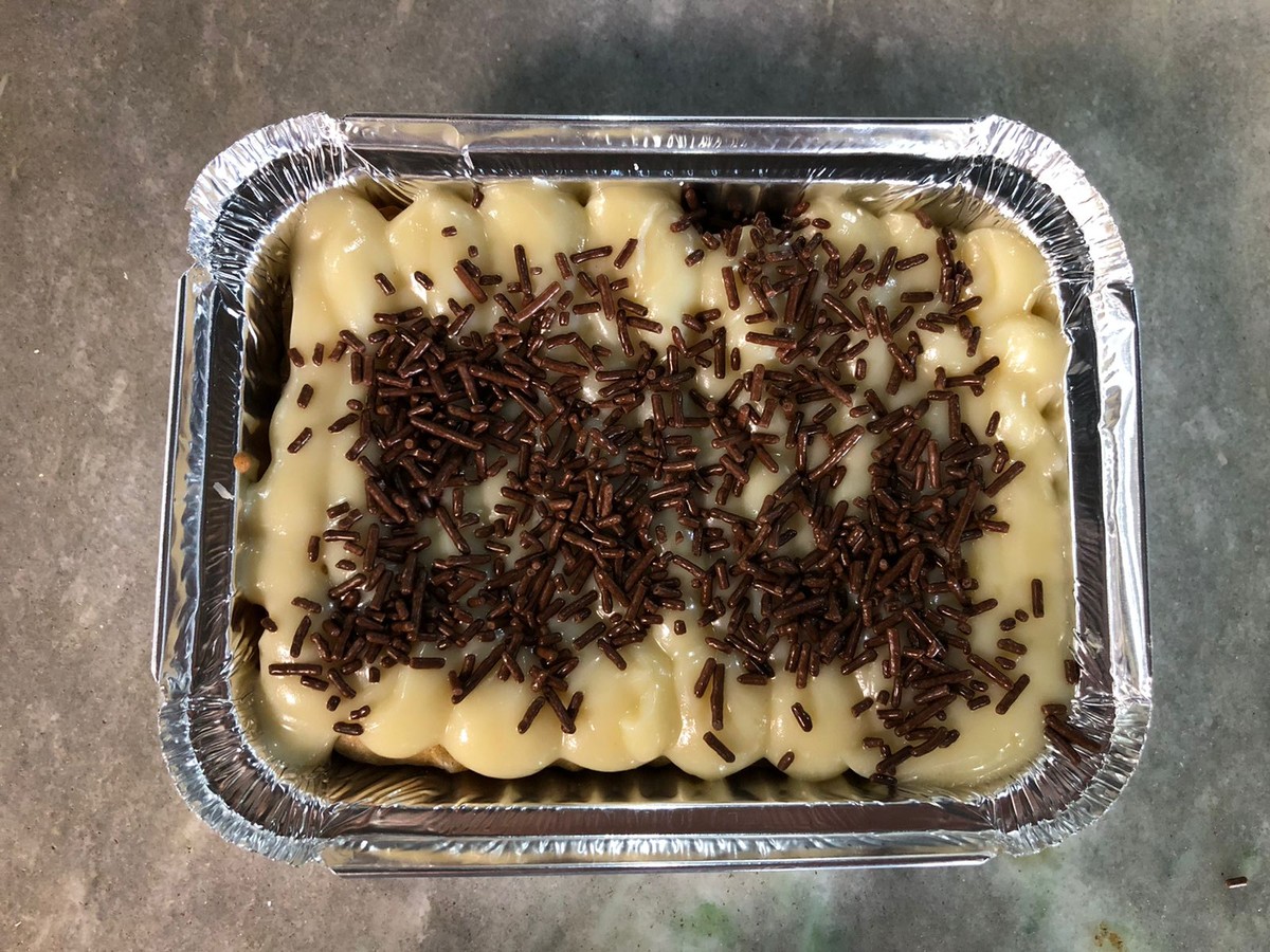 Aprenda a preparar um saboroso escondidinho de cookie com brigadeiro