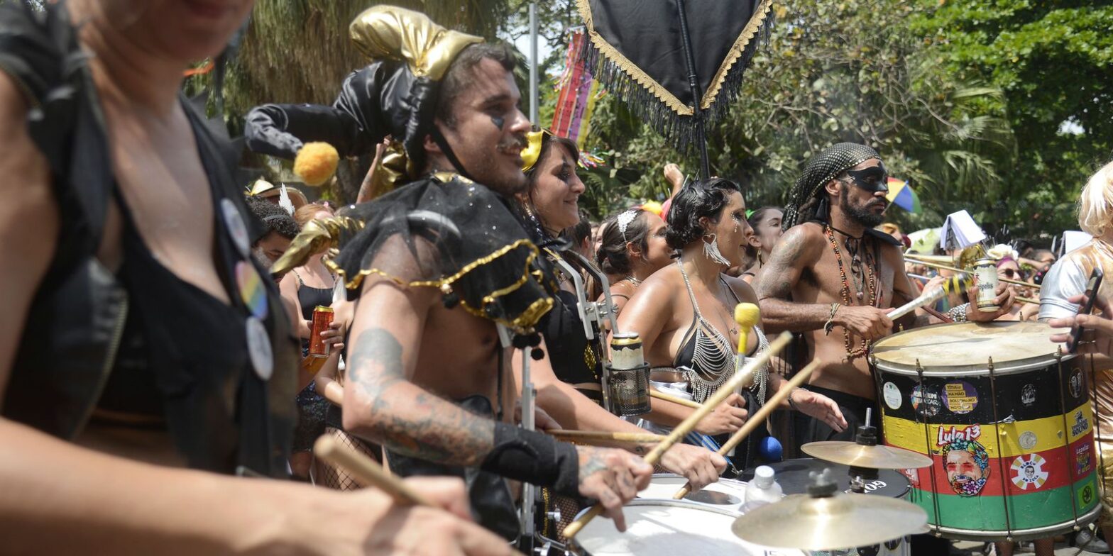 Blocos pós-carnaval animam as ruas do Rio de Janeiro no fim de semana