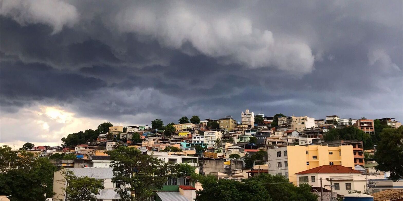 Chuvas, ventos fortes e frio marcam o carnaval em quase todo o país