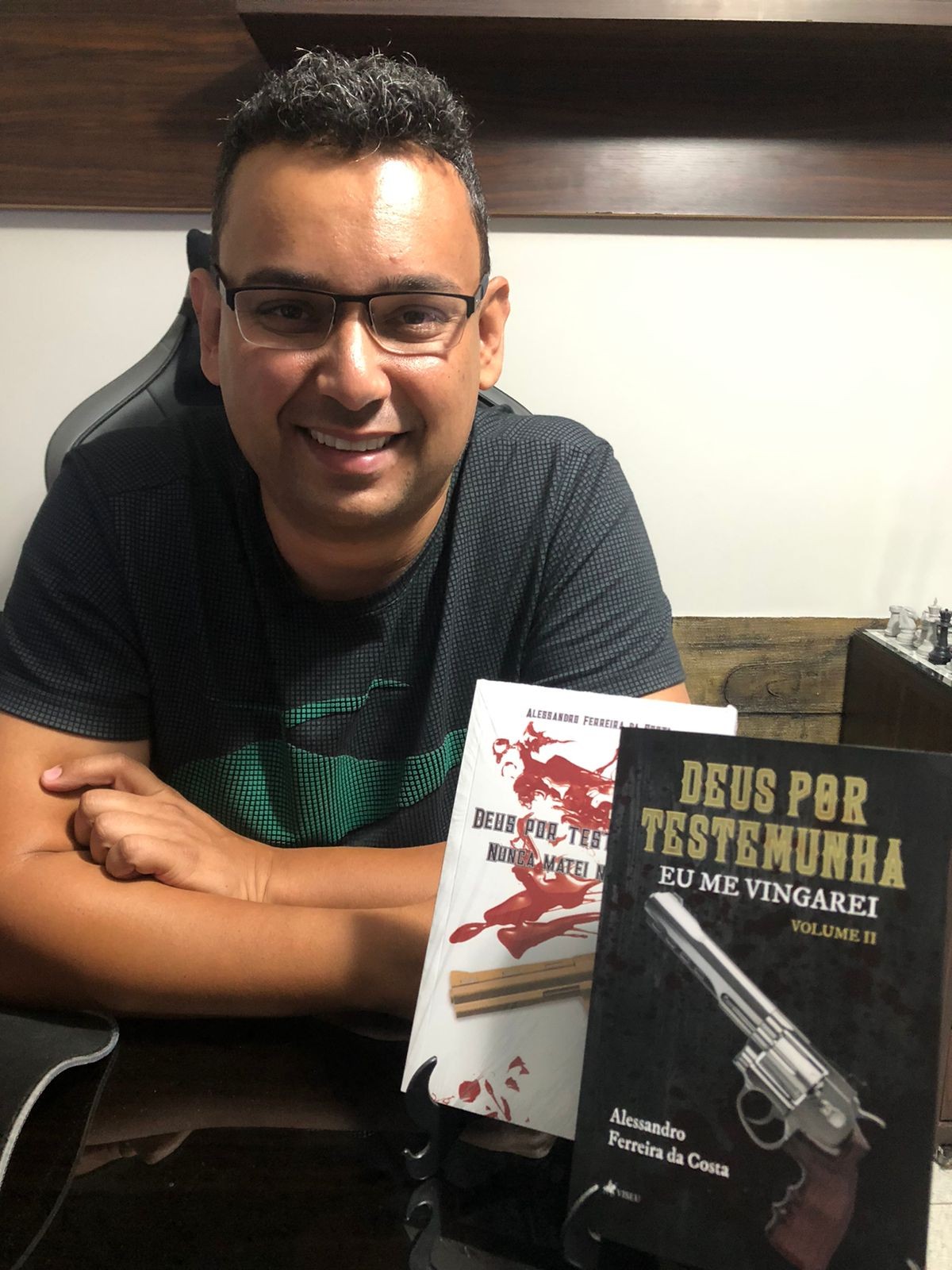 Escritor de Osvaldo Cruz lança nesta quinta-feira ‘Deus Por Testemunha – Eu Me Vingarei’, seu segundo livro de ficção