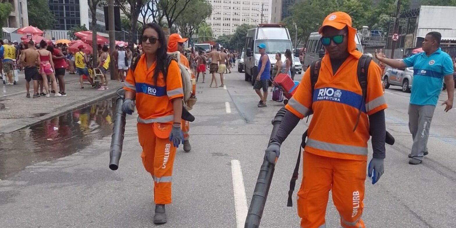 Mais de 66 toneladas de lixo foram recolhidas do Sambódromo no Rio