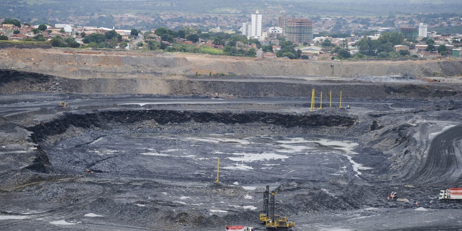 Mineradoras registram queda em 2022 e pedem rigor com garimpo ilegal