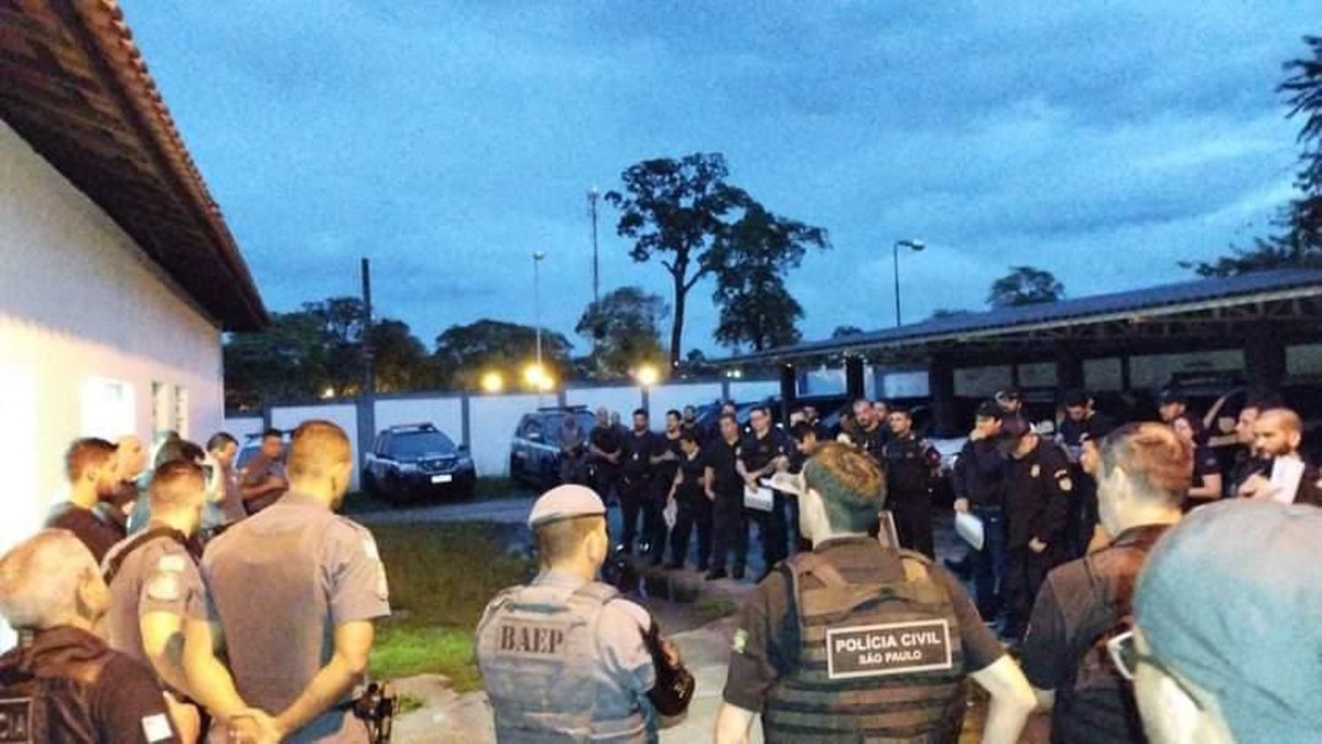 Operação contra o tráfico de drogas cumpre 18 mandados de busca e apreensão e prende um homem, em Rosana