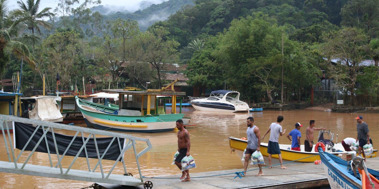 Petrobras doa combustível para aeronaves de resgate em SP