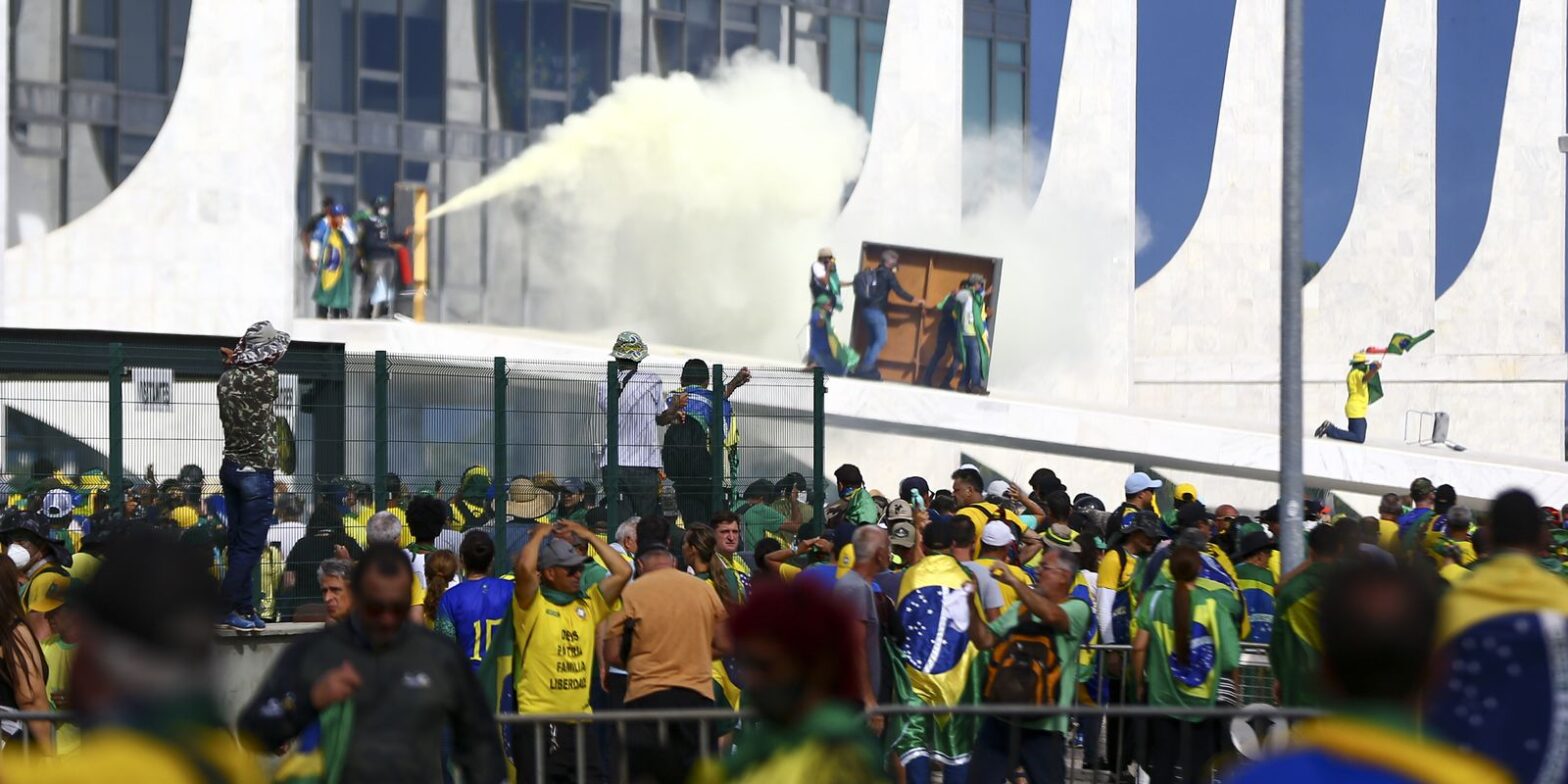 Major diz que golpistas exigiram água durante vandalização do Planalto